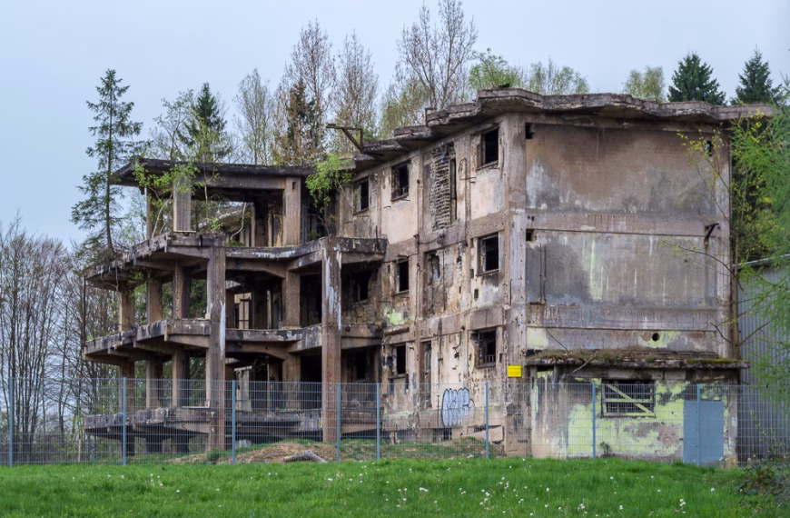 Muna Hirschhagen //wasted-lands//